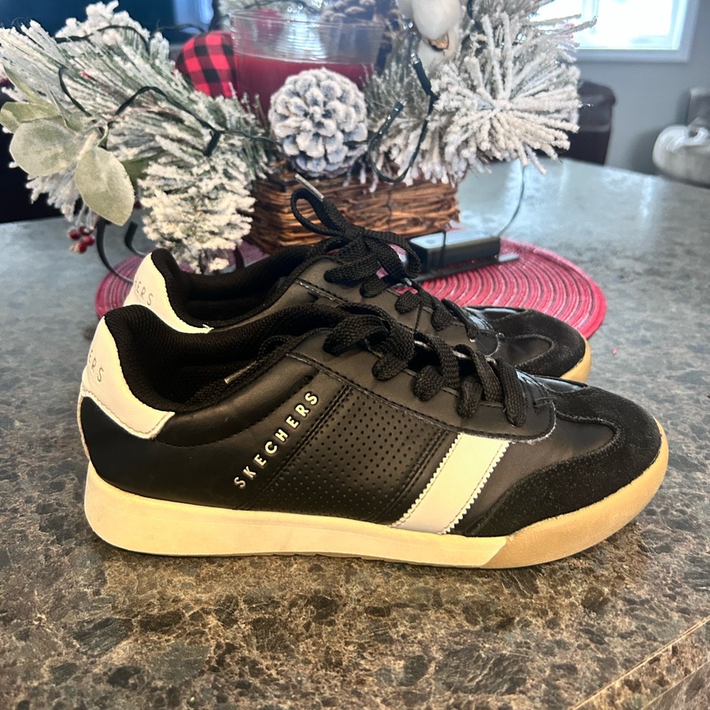 Skechers Black and Cream kids Sneakers